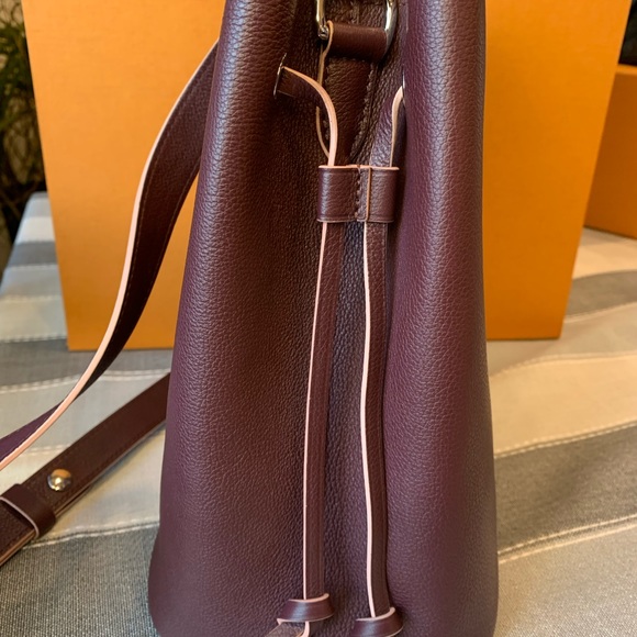SOLD Authentic Louis Vuitton Lockme Bucket Bag - Picture 3 of 9
